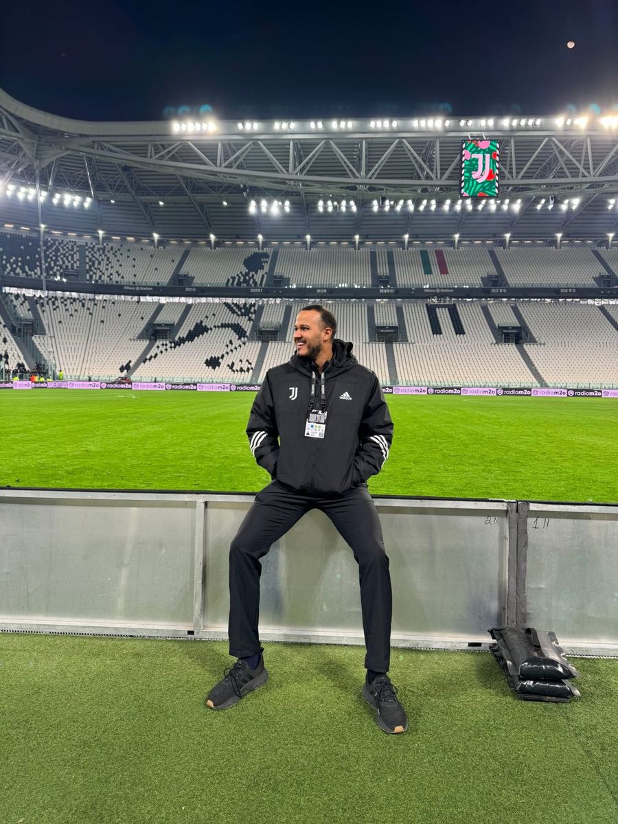 Carlos pitchside at Allianz Stadium at night