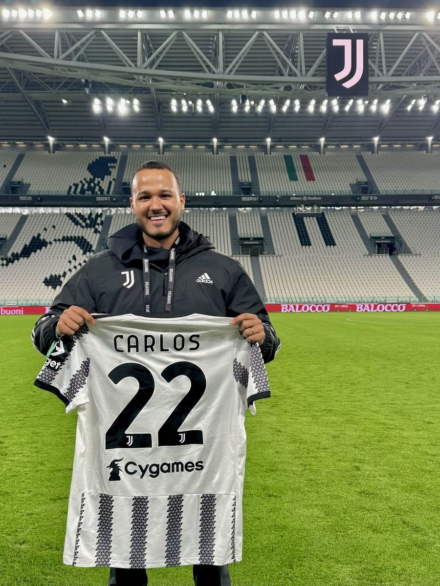 Carlos holding his named Juventus shirt